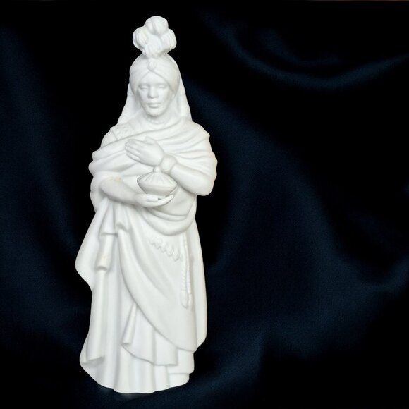 Avon Nativity Collectibles The Magi Kaspar 1982 Porcelain Figurine - Picture 2 of 15